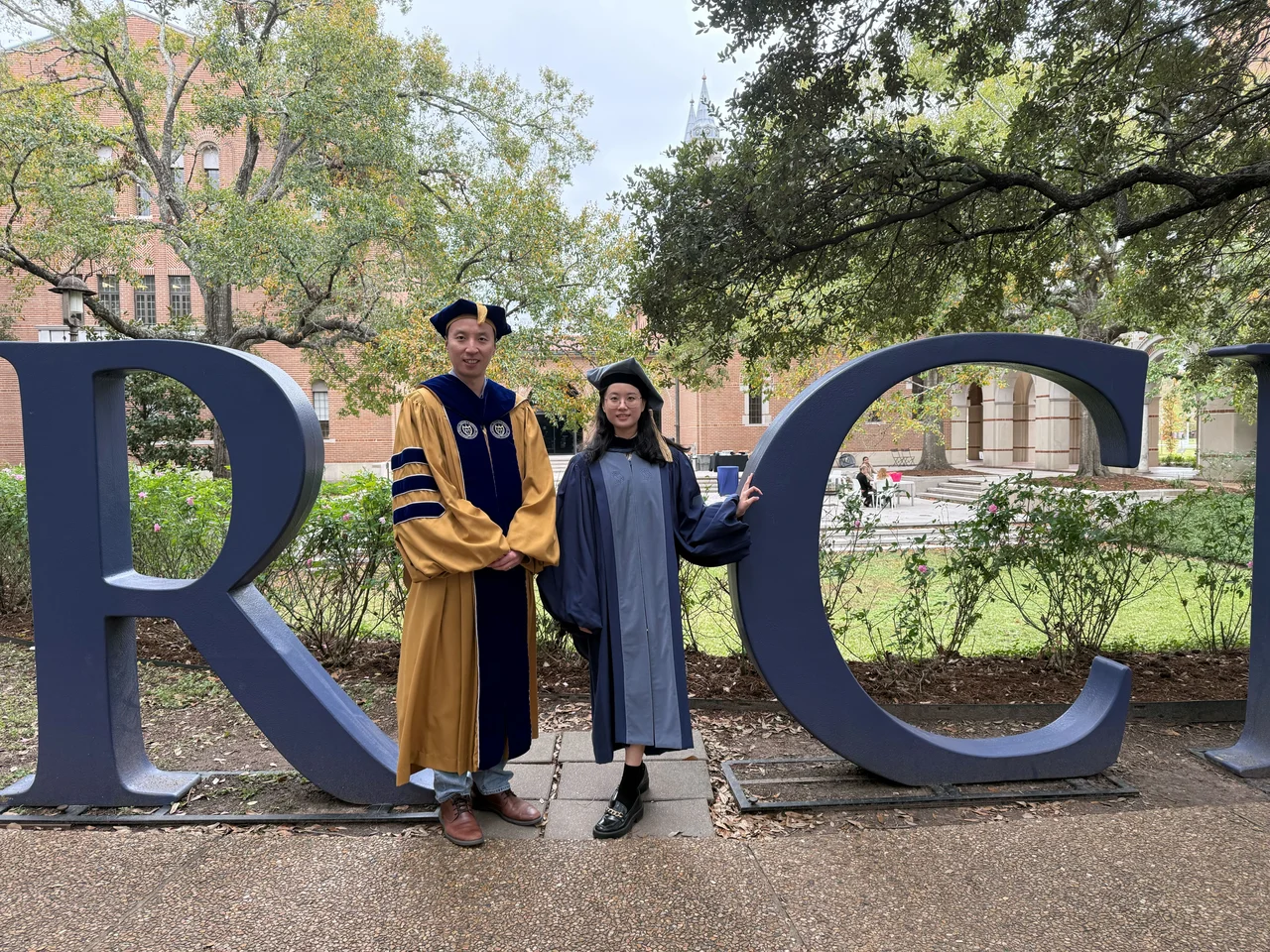 December 2024 lab news: Congratulations to Dr. Yingying Fan on earning her PhD! Her thesis is titled “ Interfacing the 